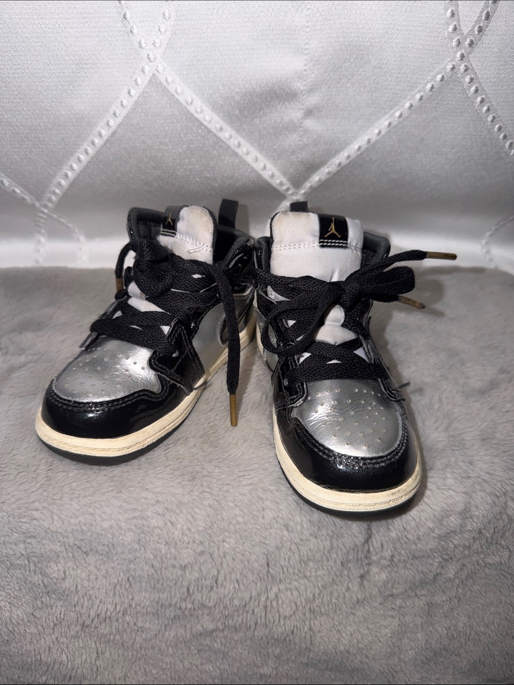 Jordan Kids Black and Silver Retro High-Top Sneakers